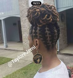 Loc Pedals Bun, Loc Petal Bun Styles, Loc Hairstyle Ideas, Dreadlocks Hairstyles For Ladies, Dreadlock Updos, Temporary Dreadlocks, Loc Petals, Braids Over Locs, Dreadlocks Updo