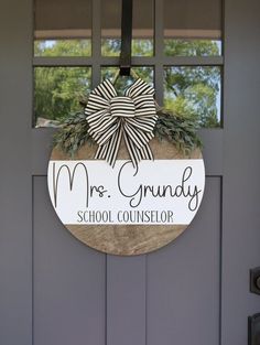 a door with a sign that says mr and mrs grundy school counsfor