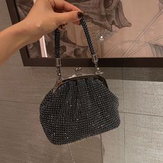 This vintage-inspired evening bag features luminous rhinestones that add an elegant sparkle to any outfit. With a modern design and luxurious feel, you can show off your timeless style. Modern Womens Fashion, Rhinestone Clutch, Crystal Clutch, Latest Bags, Luxury Designer Handbags, Women Diamond, Evening Clutch Bag, Curator Style, Clutch Purse