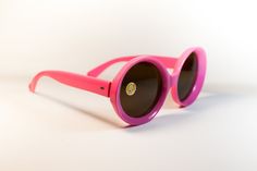 SUPERSOLFLEX original 60s womens sunglasses Made in Italy Authentic - vintage very rare model Original pink acetate frames Original brown crystal lenses New Old Stock - Never been worn Near Mint condition Width: 142mm Temple length: 137mm Height: 56mm SHIPMENT + All items shipped with tracking number. + Generic case included. Vintage Pink Sunglasses For Party, Retro Pink Sunglasses With Gradient Lenses, Retro Pink Sunglasses With Mirrored Lenses, Retro Pink Plastic Sunglasses, Vintage Pink Sunglasses For Beach, Vintage Pink Sunglasses With Mirrored Lenses, Vintage Pink Sunglasses With Uv Protection, Sunglasses Women Vintage, Italy Vintage