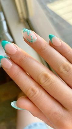 Cute Nail Designs For Vacation, Cute Beach Gel Nails, Almond Nails Unique Designs, Nails For The Beach Simple, Nail Designs Beach Vibes, Nail Inspo For Beach Vacation, Florida Vibe Nails, Spring Themed Nails Simple, Florida Nails Simple