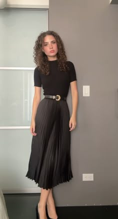 Black Skirt Business Casual, Skirt Outfits Summer Work, Professional Skirt Outfits Women, Work Pleated Skirt Outfit, Semi Formal Outfits For Women Skirt, Corporate Skirts Outfits, Work Outfit Skirt Professional, Satin Pleated Midi Skirt, Corporate Attire Skirt