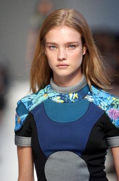 Balenciaga S/S 2003 Balenciaga Spring, Natalia Vodianova, Sport Chic, Sportswear Women, Sporty Style, Fashion Details, Sport Fashion, Fashion Art, High Fashion