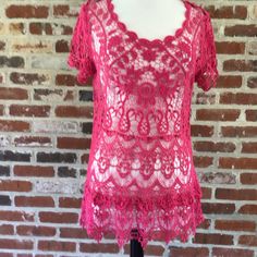 Versona Crochet Women’s Top Size L Nwot Great Detail - See Photos Color Fuchsia Pink Crochet Top With Lace Trim For Spring, Crochet Lace Top With Short Sleeves, Fitted Pink Lace Top With Lace Trim, Fitted Lace Top With Crochet Trim And Short Sleeves, Pink Crochet Lace Top, Fitted Pink Top With Crochet Trim, Pink Stretch Lace Top, Pink Lace Crochet Top, Fitted Pink Top With Crochet Lace