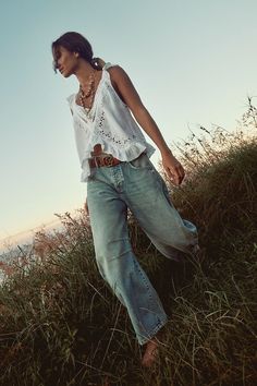 How To Dress Boho, Lake Outfit Summer Casual, Lace Slip Dress Outfit, Barrel Jeans Outfit, Lake Outfit Summer, White Top Jeans, Longer Shorts, Coffee Outfit, Barrel Jeans