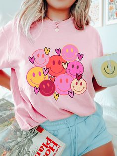 Smiley Face T-shirt, Retro Valentine's Shirt, Valentines Shirt, XOXO Valentine's Day Rapunzel Shirt, Disney Balloon, Disney Princess Shirt, Disney Balloons, Smiley Face Tshirt, Disney Princess Shirts, Disney Vacation Shirts, Disney Belle, Auntie Shirts