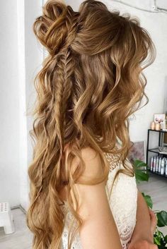 20 Cute Wedding Guest Hairstyles That Will Make You Stand Out Half Pony Hairstyles, Half Pony, Messy Hair Look, New Year Hairstyle, Pony Hairstyles, Boho Hairstyle, Glamorous Hair, Wedding Guest Hairstyles, Messy Hair