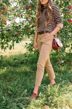 Apple Picking Outfit, Pijamas Women, Julia Berolzheimer, Gal Meets Glam, Apple Orchard, Apple Picking, Outfit Fall, Womens Fashion Trends, Outfits Casuales