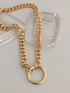 This is a high quality thick, brass, gold plated chain necklace. Minimalist and modern chunky gold curb link chain necklace with a decorative spring lock connector. The curb/cuban link necklace is is a show stopping design and is a weighty brass necklace with 14k gold plating. Lead safe and Nickel safe. You have the option of adding your own pendant or enhancer to the connector. So Versatile ! Please note that the length ordered includes the size of the spring lock connector. The chain is 9mm wi Brass Chain Necklace, Cuban Link Necklace, Link Chain Necklace, Necklace Minimalist, Brass Necklace, Brass Gold, Chunky Necklace, Cuban Chain, Cuban Link