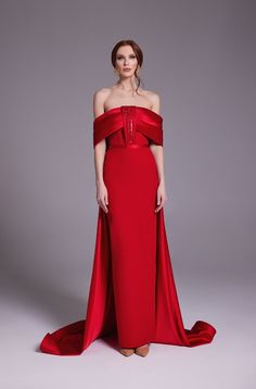 Red crepe long dress - Strapless - Classic roman lower cut - Fit at the waist - With a belt - With a tail - Embroidery on the bust - Embellished with drapes on the bust - Off shouldered Long Dress Strapless, Bride Reception Dresses, Red 40, Reception Dress, Long Dress, Strapless Dress, Couture, Embroidery, Red