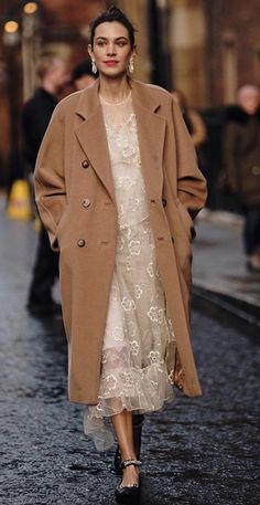 Alexa Chung Style, Cold Fashion, City Outfits, Fashion Blogger Style, Alexa Chung, Mode Inspo, 가을 패션, Look Casual, Street Chic