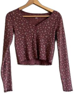 Mauve V-neck Top For Fall, Mauve Long Sleeve Tops For Winter, Fitted Lavender Tops For Fall, Mauve Long Sleeve Tops, Casual Mauve V-neck Top, Fitted Mauve Top For Fall, Casual Mauve Winter Tops, Mauve Long Sleeve Tops For Fall, Mauve Fitted Long Sleeve Top