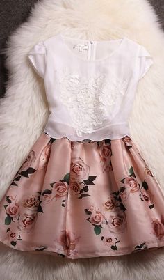 Vintage outfit, I was born in the wrong decade!!. .haha..same here... Convention Outfits, Vintage Outfit, Floral Outfit, Rilakkuma, Vogue Fashion, Cute Fashion, Teen Fashion, Look Fashion