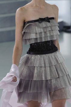 Chanel Haute Couture S/S 2014 Paris. Designer : Karl Lagerfeld. Chanel Haute Couture Details, Short Fancy Dresses, Vestidos Chanel, Chanel Details, Look Gatsby, Chanel Dress, Chanel Haute Couture, Fall 2014, Summer 2014