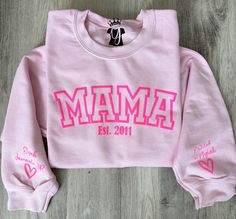 Personalized Mama Sweatshirt With Kid Names on Sleeve, Mothers Day Gift, Birthday Gift for Mom, New Mom Gift, Minimalist Cool Mom Sweater - Etsy White Names, Mama Sweater, Cross Shirts, Diy Sweatshirt, Mom Sweater, Birthday Gift For Mom, Cool Mom, Mama Style, New Mom Gift