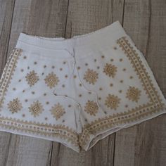 Brand New Without Tags..But Still Has Ink Tag Attached Inside..So Cute!! Very Bohemian And Nice Cotton Fabric..Lined..Side Pickets..Elastic Waist With Drawstring..Size Small Measure Flat Waist 15"..Inseam 4"..I Think They Run Big..So Check Measurements..Price Is Firm Beaded Shorts, Gold Embroidery, Minimal Chic, Embroidered Shorts, Beauty And Fashion, Spring Summer Outfits, Diy Inspiration, Playing Dress Up, Summer Shorts