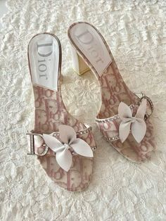 Vintage Heels, Spring Fits, Cute Heels, Girly Shoes, Shoe Inspo, Fabulous Shoes, Pretty Shoes, Dream Shoes, Dress And Heels