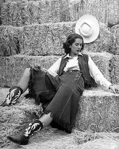 40s Cowgirl, Female Old Western Outfits, Old Western Photoshoot, 1900s Cowgirl, 1800s Western Women, Cowgirl Outfits Historical, Western Shoot, Narrative Illustration, Classic Cowgirl