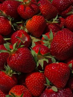 a pile of red strawberries sitting on top of each other