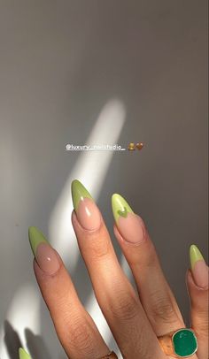 Nails Acrylic Oval Design, Nail Design Transparent, Simple Summer Almond Nails, Green Nails Prom, Green Almond Acrylic Nails, Nails 2023 Green, Design Acrylics, Nail Ideas Spring, Spring Nails 2023