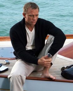 Daniel Craig Bond, James Bond Outfits, Daniel Craig Style, Bond Outfits, James Bond Casino Royale, Craig Bond, Daniel Craig 007, James Bond Style, Lifestyle Entrepreneur