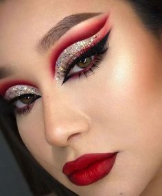 Eye Makeup For Red Dress Formal, Burgundy And Gold Makeup Look, Red And White Makeup Looks, Crazy Make Up, Simple Holiday Makeup, White Eye Makeup, Circus Makeup, Xmas Makeup, Christmas Eyeshadow