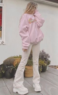 Esthetic Pants, Softie Aesthetic Outfits Winter, Pink Outfits Ideas Winter, Soft Oversized Outfits, New Jeans Tell Me Outfits, Softie Outfits Winter, Outfits With Pink Sweatshirt, Cute Oversized Outfits Aesthetic, Pink Oversized Sweatshirt