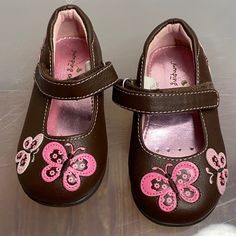 Jumping Beans Size 7 Brown Leather Mary Janes With Light And Dark Pink Butterflies On The Front Of The Shoes And Velcro Closures. The Shoes Are Brand New, Never Worn, But No Tags Or Box. Smoke-Free Home Light Up Shoes Aesthetic, Pink And Brown Shoes, Cute Core Shoes, Pink And Brown Outfit, Cat Shoes, Shoe Wishlist, Funky Shoes, Brown And Pink, Funky Outfits