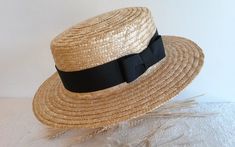 Natural straw boater boater decorated with a grosgrain ribbon with side bow. Flat oval-shaped cap. Composition: 100% bleached natural straw, superior quality, coarse grain. Sizes: 54 to 58 cm (head circumference) Dimensions: Diameter: 32 cm approx. (12.6") Crown height: 9 cm approx. (3.5") Edge width: 5 to 7 cm (2 to 2.8") Straw boater hat with a flat, oval crown, very soft and pleasant to wear due to its elasticity. Made with premium quality, very supple bleached natural straw ribbons, hand-sew Straw Boater Hat, Pink Blood, Straw Boater, Summer Hats Beach, Boater Hat, Cool Hats, Ribbon Colors, Summer Hats, Straw Hat