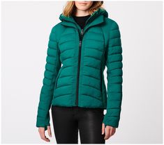 Make your outdoor winter adventures extra comfy with this stylish and lightweight jacket. From Bernardo. 1996 Retro Nuptse Jacket, Active Style, Retro Nuptse Jacket, Full Frontal, Packable Jacket, Winter Adventure, Kelly Green, Lightweight Jacket, Winter Jackets