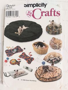 the front cover of simply crafts magazine with cats and dogs in their beds on it