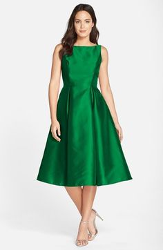 Like the top of this dress also LOVE the color Formal Dresses For Men, Casual Chic Summer, Flare Midi Dress, Dior Dress, Midi Dress Formal, Boat Neck Dress, Calf Length Dress, Lace Formal Dress, Green Dresses