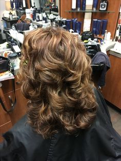 Hair Curling Tips, Layered Haircuts For Medium Hair, Hairstyles For Layered Hair, Haircuts For Curly Hair, Wavy Curly Hair, Haircuts For Medium Hair, Haircuts Straight Hair, Hair Stylist Life, Long Layered Hair