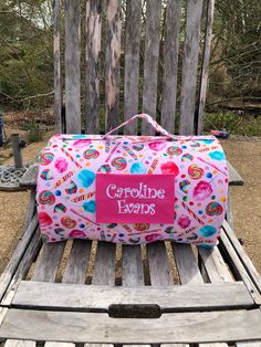 a pink bag sitting on top of a wooden bench