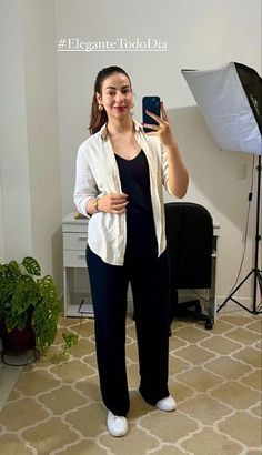 Semi Formal Outfits For Women, Trousers Women Outfit, Work Conference, Fashionable Work Outfit, Western Wear Outfits, Cute Modest Outfits, Casual Outfit Inspiration