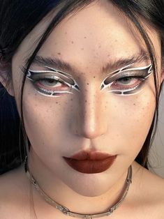 Futuristic Makeup Looks, Futuristic Makeup, Graphic Makeup, Rave Makeup, Graphic Eyeliner, Swag Makeup, White Makeup, Ethereal Makeup, Eye Makeup Designs