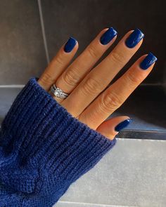 Experience midnight allure with these best navy blue nail looks worth copying. Transform your nails into works of art with these glamorous and captivating designs. Blue Nail Looks, Navy Blue Nail Designs, Blue Gel Nails, Dark Blue Nails, Navy Nails, Navy Blue Nails, Blue Acrylic Nails, Nail Prep, Simple Gel Nails