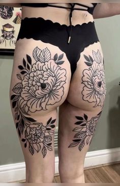 Hot Female Tattoos, Bum Tattoo Women, Wrist Tattoo Designs, Medusa Tattoo Design, Buddha Tattoo Design, Female Tattoos, Ornamental Tattoo, Full Body Tattoo, Leg Tattoos Women