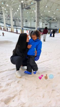 Black Mom Goals, Young Black Family Goals, Mommy Daughter Photos, Toddler Pictures, Black Motherhood, Flying With A Baby