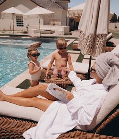 Family Love Aesthetic, Dream Life Aesthetic Family, Future Family Goals, Ideal Family, Office Girl, Pool Life, Luxury Family, Moms Goals, Future Mommy