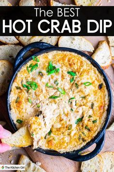 A black dish filled with creamy hot crab dip garnished with green onions, surrounded by toasted bread slices. A hand is dipping a bread slice into the dip. Text at the top reads the Best Hot Crab Dip. Easy Crab Dip Recipe, Easy Hot Crab Dip, Easy Crab Dip, Crab Dip Appetizers, Cajun Crab Dip, Crab Dip Cold, Hot Crab Dip Recipe, Chip Dips, Crab Dip Recipe