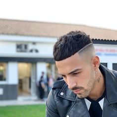 #haircuts #hairstyles Short Haircut For Men, Hard Part Haircut, Very Short Hair Men, Trending Hairstyles For Men, Hipster Haircuts For Men, Barber Haircuts, Hipster Haircut, Kinds Of Haircut, Haircut For Men