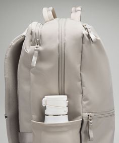 Pack and Go—This Backpack Won’t Slow You Down. With Padded Shoulder Straps and an Adjustable Sternum Strap for Added Comfort and Support, Zippered Interior and Exterior Pockets for Small Item Storage, a Padded 16” Laptop Sleeve and Side Pockets for Your Water Bottle (Up to 32OZ), the Double Zip Backpack Has Everything You Need and More. Shoulder Bag For College, Bookbag For College, Backpack With Water Bottle Pocket, Cute Middle School Backpacks, Lulu Backpack Aesthetic, Good School Backpacks, Trendy Backpacks 2024, Cute Lunch Bags High School, Teen Girl Backpacks