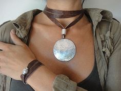 Collar Hippie, Boho Styl, Diy Collier, Leather Jewellery, Moon Necklace, Leather Necklace, Inspiration Ideas, Leather Jewelry, Boho Jewelry