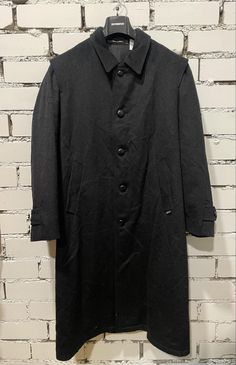 This vintage Sanderson Original Aquil Loden coat is a timeless piece that will elevate any outfit. Made from high-quality wool, it exudes luxury and sophistication. The coat features a classic overcoat style, with a sleek black color that will complement any wardrobe. It is available in a regular size 54, perfect for men who want to add a touch of elegance to their look. This coat is the epitome of style and quality, and is sure to be a valuable addition to any collection. Whether you're dressin Lithuania, Gore Tex, Timeless Pieces, Black Color, Special Occasion, Mens Jackets, Everyday Wear, That Look, Jackets & Coats