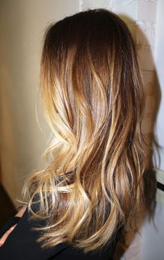 Love this color. Blended beautiful highlights. Auburn Brown honey blonde coloring. Box No. 216 Champagne Blond, Beige Blond, Golden Blonde, Dye My Hair, Shades Of Gold, Long Layers, Dream Hair, Blonde Balayage