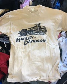 Harley Davidson Tee Shirts, Harley Davidson Graphic Tee, Harley Davidson Vintage Tee, Harley Davidson Tee Outfit, Harley Davidson Outfits, 70s Tshirt, Harley Davidson Shirts, Thrift Manifest, Harley Shirt