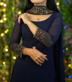 Salwar Neck Designs, Simple Frock Design, Stylish Kurtis Design, Long Gown Design, Simple Frocks, Anarkali Dress Pattern, Simple Kurti Designs, Style Guru, Fashion Design Patterns