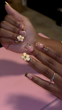 Cute Nail Inspo 2024, Short Duck Nails Fall, Cute Nail Ideas Black Women, Birthday Classy Nails, Cute Medium Nails Ideas, Nails Ideas For Birthday, Short Acrylic Nails Designs White, Nails Inspo Black Women, Cute Oval Acrylic Nails