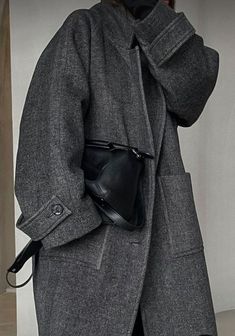 Gray Outfits, Autumn Styles, Long Coat Outfit, Form Style, Aesthetic Street, 2024 Aesthetic, Fashion Design Books, Fall Fashion Coats, Fashion Forms